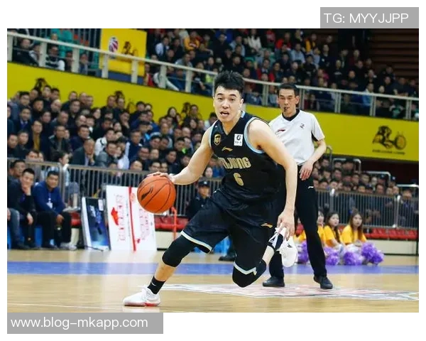 曾令旭分析勇士未来动向或将放弃追梦核心地位引发关注 曾令旭分析勇士未来动向或将放弃追梦核心地位引发关注